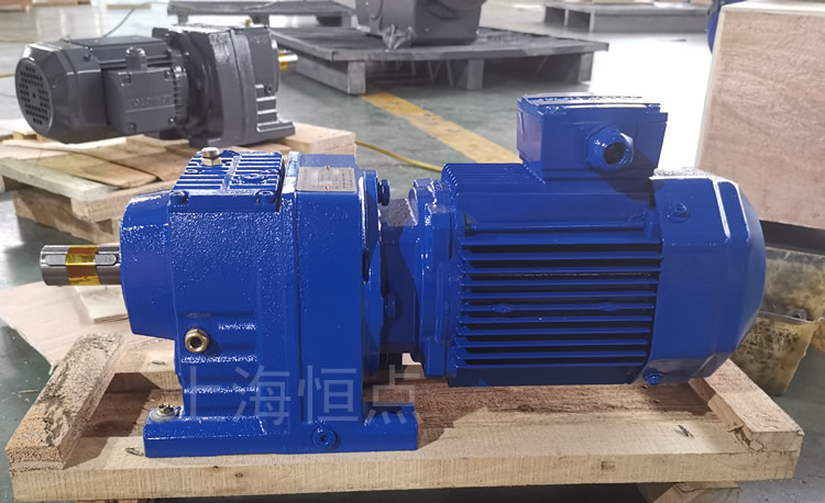 R47系列減速機配電機，藍色油漆實物照片