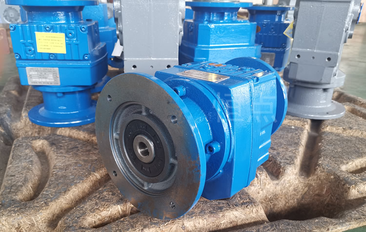 RF47系列減速機輸入配圓法蘭 輸出配法蘭+軸 藍色油漆 實物圖