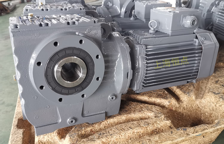 SA77系列減速機輸入配電機，輸出通孔，常用件實物圖