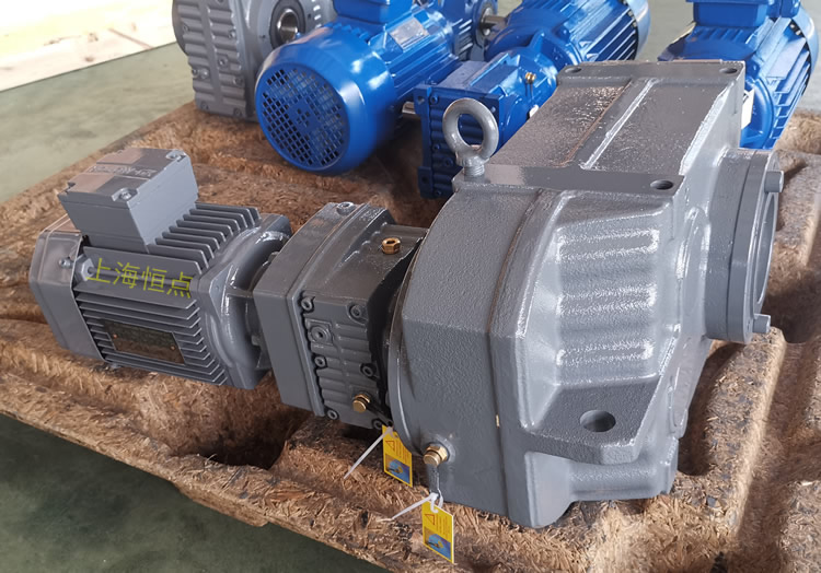  FAZ77R37雙級減速機，通孔+小法蘭輸出，實物圖如下