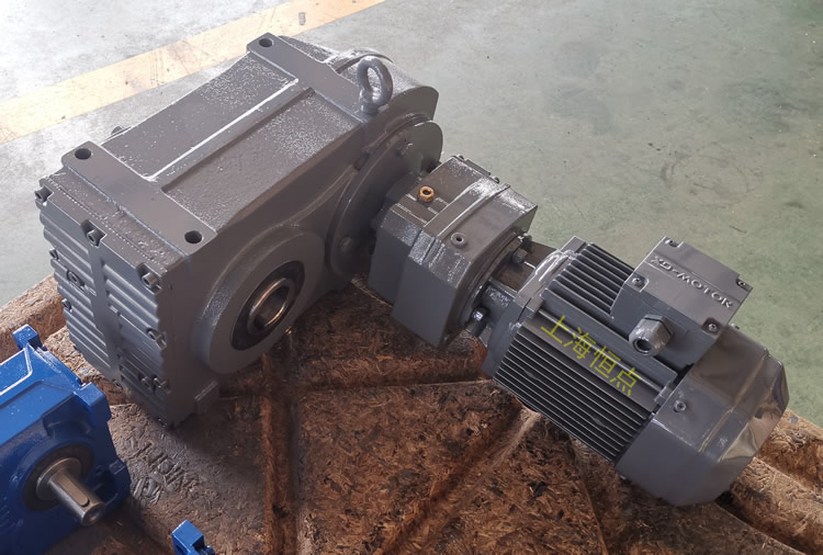  FAZ77R37雙級減速機，通孔+小法蘭輸出，實物圖